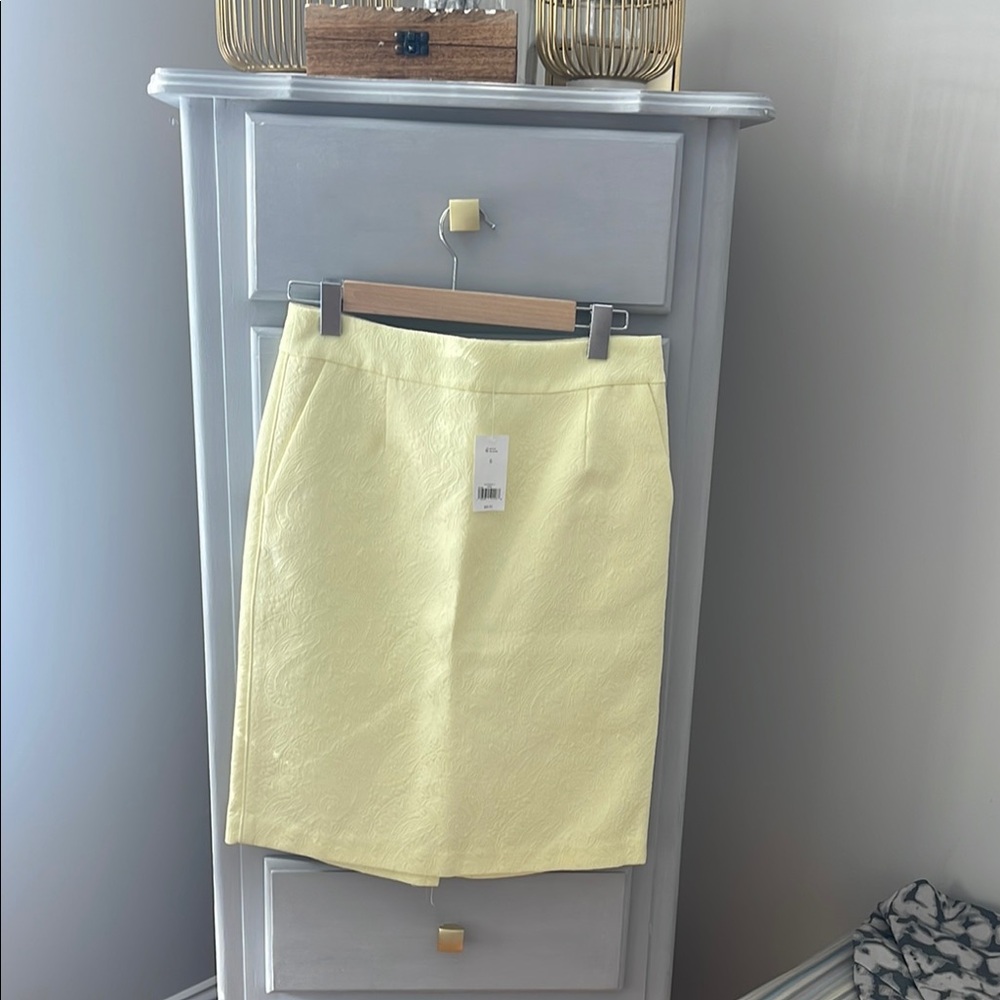 Yellow knee-length pencil skirt for work